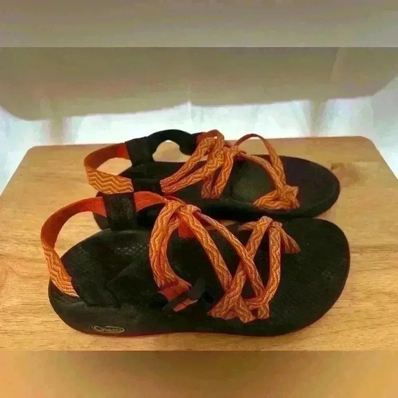 Chaco Women’s Sz 7 Z/2 Classic Outdoor Hiking Sandals - Orange‎ Chevron Print - Picture 7 of 9